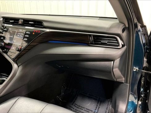 Used 2019 Toyota Camry XLE image 16