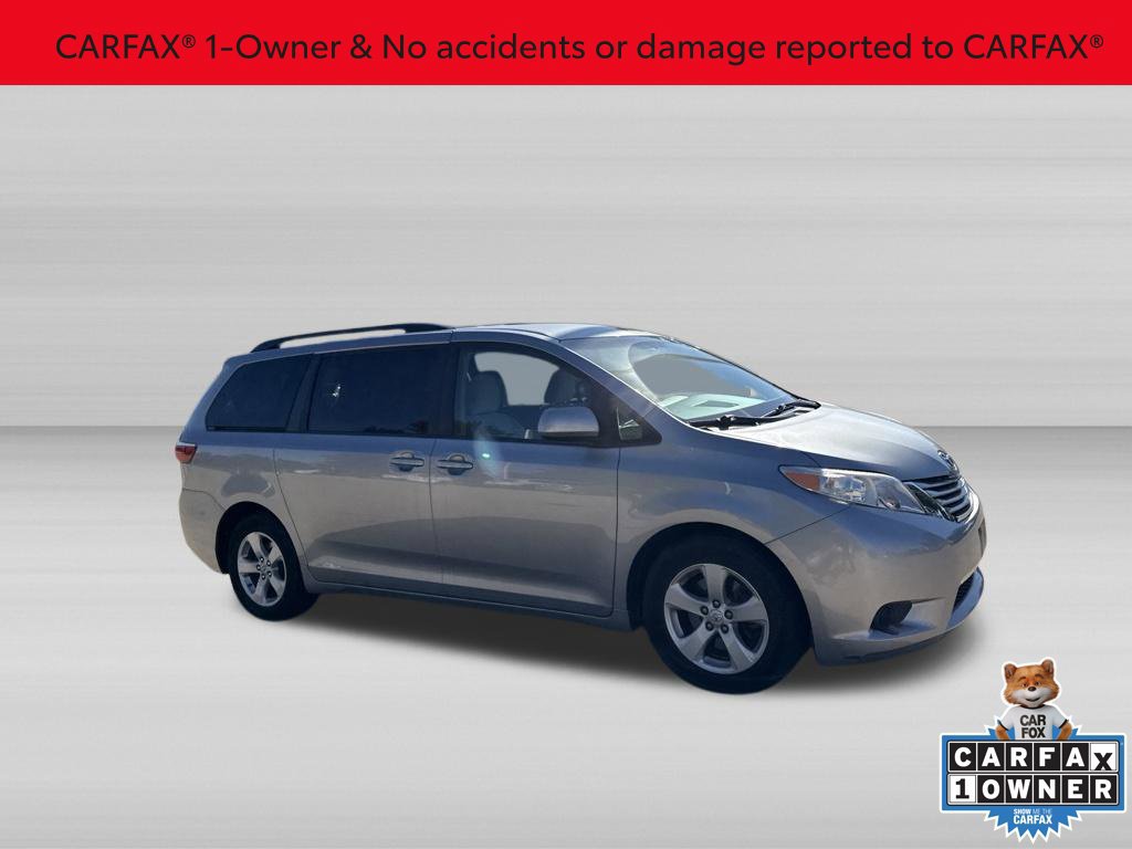 Used 2017 Toyota Sienna LE FWD image 3