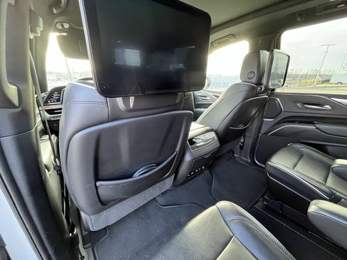 Used 2021 Cadillac Escalade Premium Luxury image 30