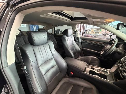Used 2018 Honda Accord Touring image 31