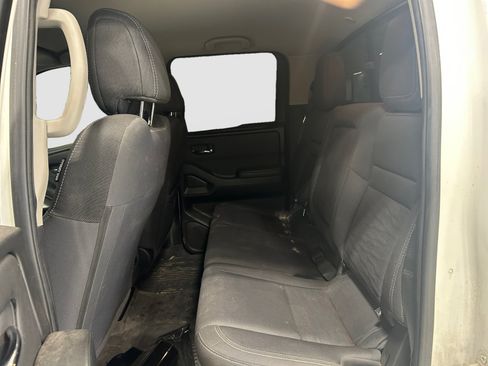 Used 2023 Nissan Frontier SV w/ SV Convenience Package RWD image 12