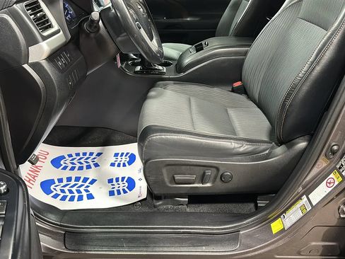 Used 2019 Toyota Highlander Plus AWD/4WD image 9