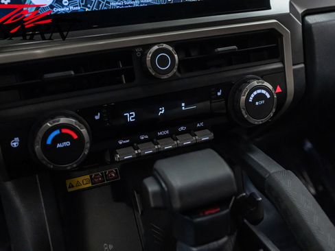 Used 2025 Toyota Tacoma TRD Off-Road image 37