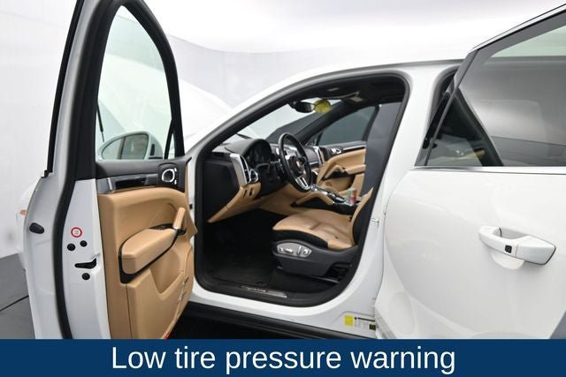 Used 2018 Porsche Cayenne AWD/4WD image 18
