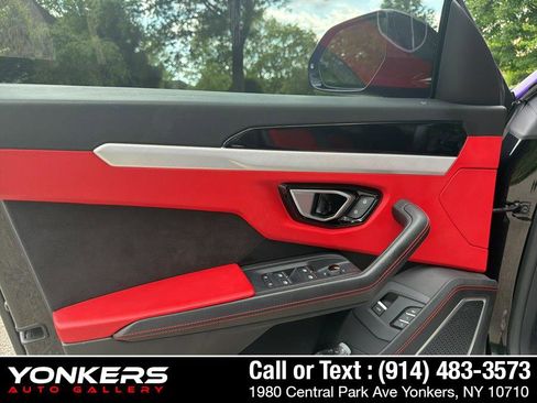 Used 2020 Lamborghini Urus AWD/4WD image 15