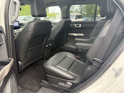Used 2023 Ford Explorer XLT w/ Equipment Group 202A AWD/4WD image 13