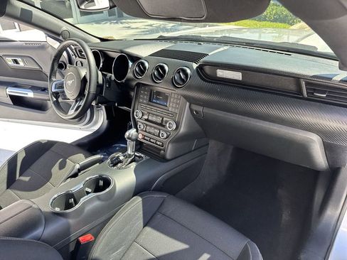 Used 2016 Ford Mustang Coupe RWD image 32