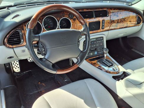 Used 2005 Jaguar XK8 Coupe RWD image 2