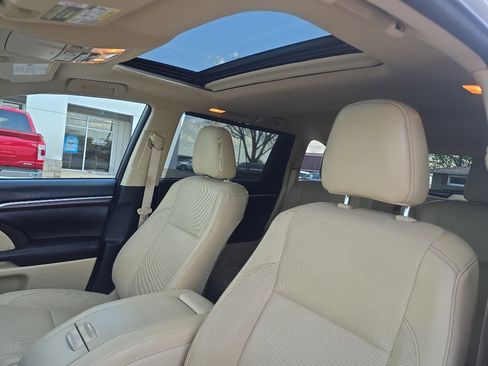 Used 2016 Toyota Highlander Limited w/ Driver Technology Package AWD/4WD image 15