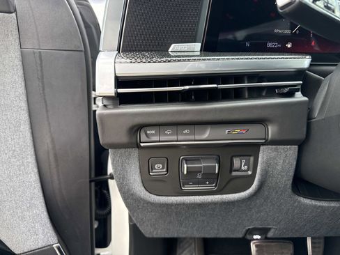 Used 2025 Cadillac Escalade V image 34