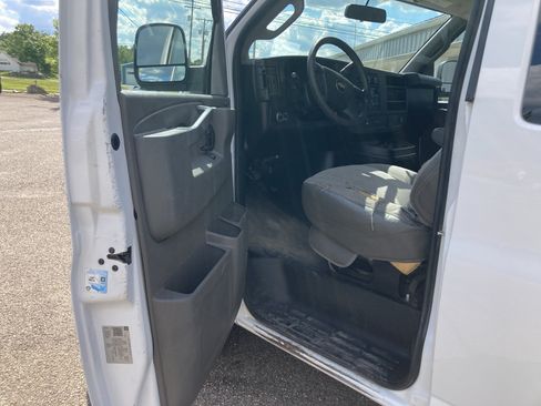 Used 2018 Chevrolet Express 3500 LT w/ LT Preferred Equipment Group RWD image 10
