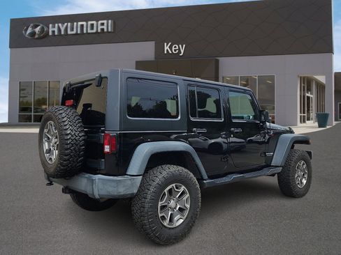 Used 2018 Jeep Wrangler Unlimited Rubicon w/ Connectivity Group AWD/4WD image 4
