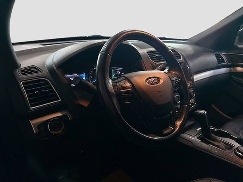 Used 2017 Ford Explorer XLT w/ Equipment Group 202A AWD/4WD image 10