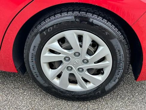 Used 2018 Hyundai Elantra SE image 31