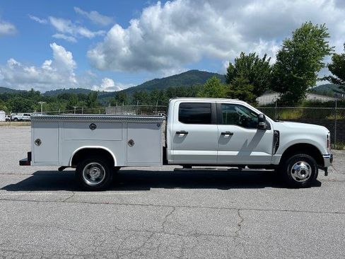 Certified 2025 Ford F350 XL w/ XL Chrome Package AWD/4WD image 2
