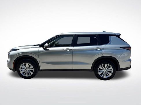 Used 2025 Mitsubishi Outlander ES AWD/4WD image 2