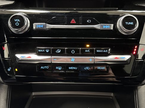 Used 2023 Ford Explorer ST-Line AWD/4WD image 20