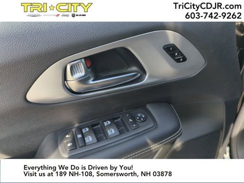 New 2026 Chrysler Pacifica Limited w/ S Appearance Package image 18