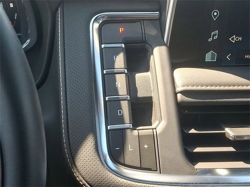 Used 2023 Chevrolet Tahoe Premier image 16