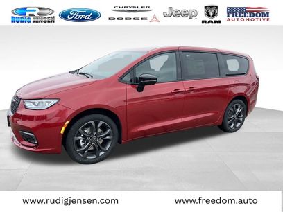 New 2026 Chrysler Pacifica Select