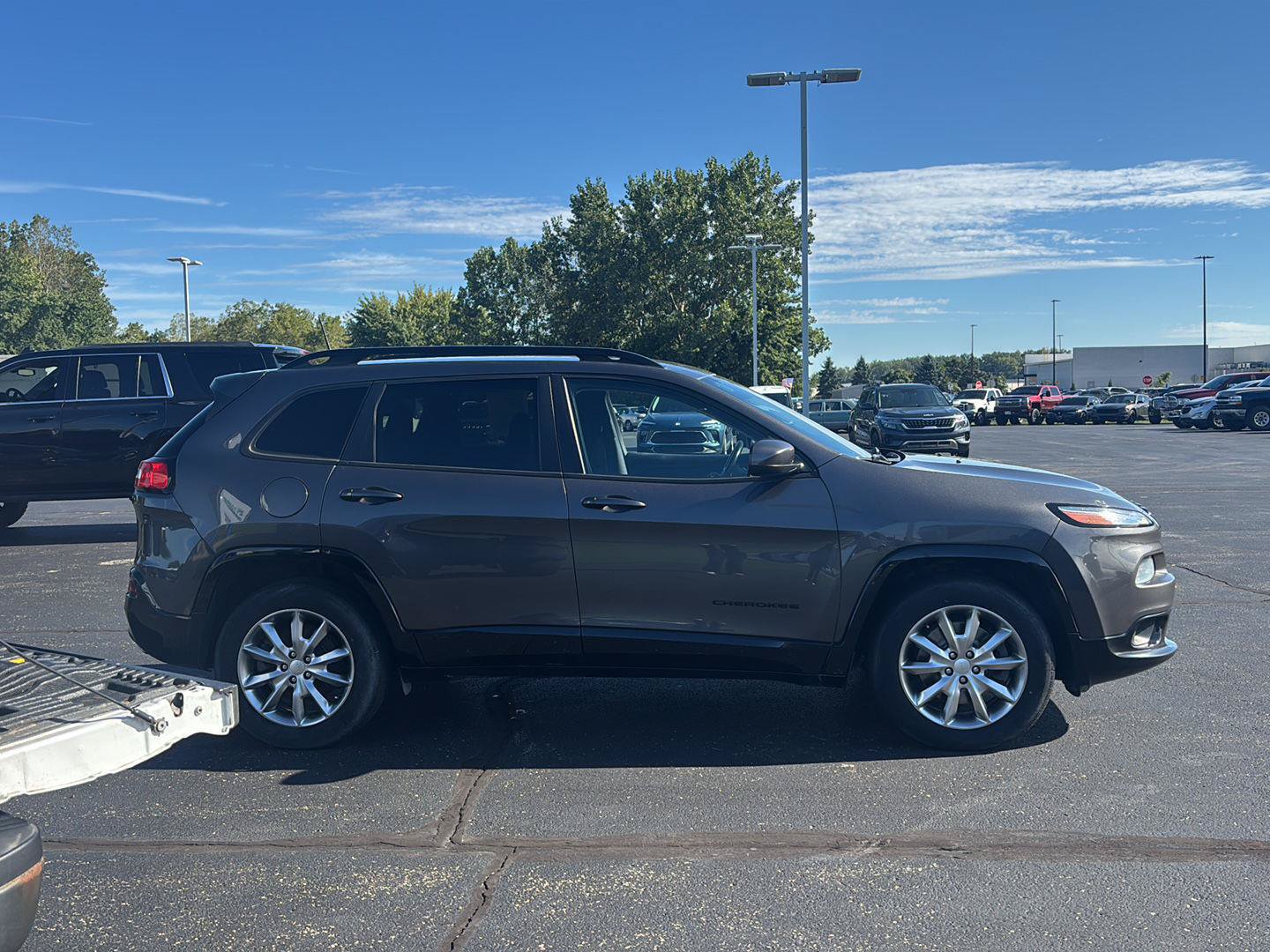 Used 2018 Jeep Cherokee Latitude w/ Quick Order Package 26T AWD/4WD image 10