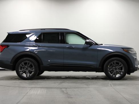 New 2026 Ford Explorer Active w/ Active Comfort Package image 3