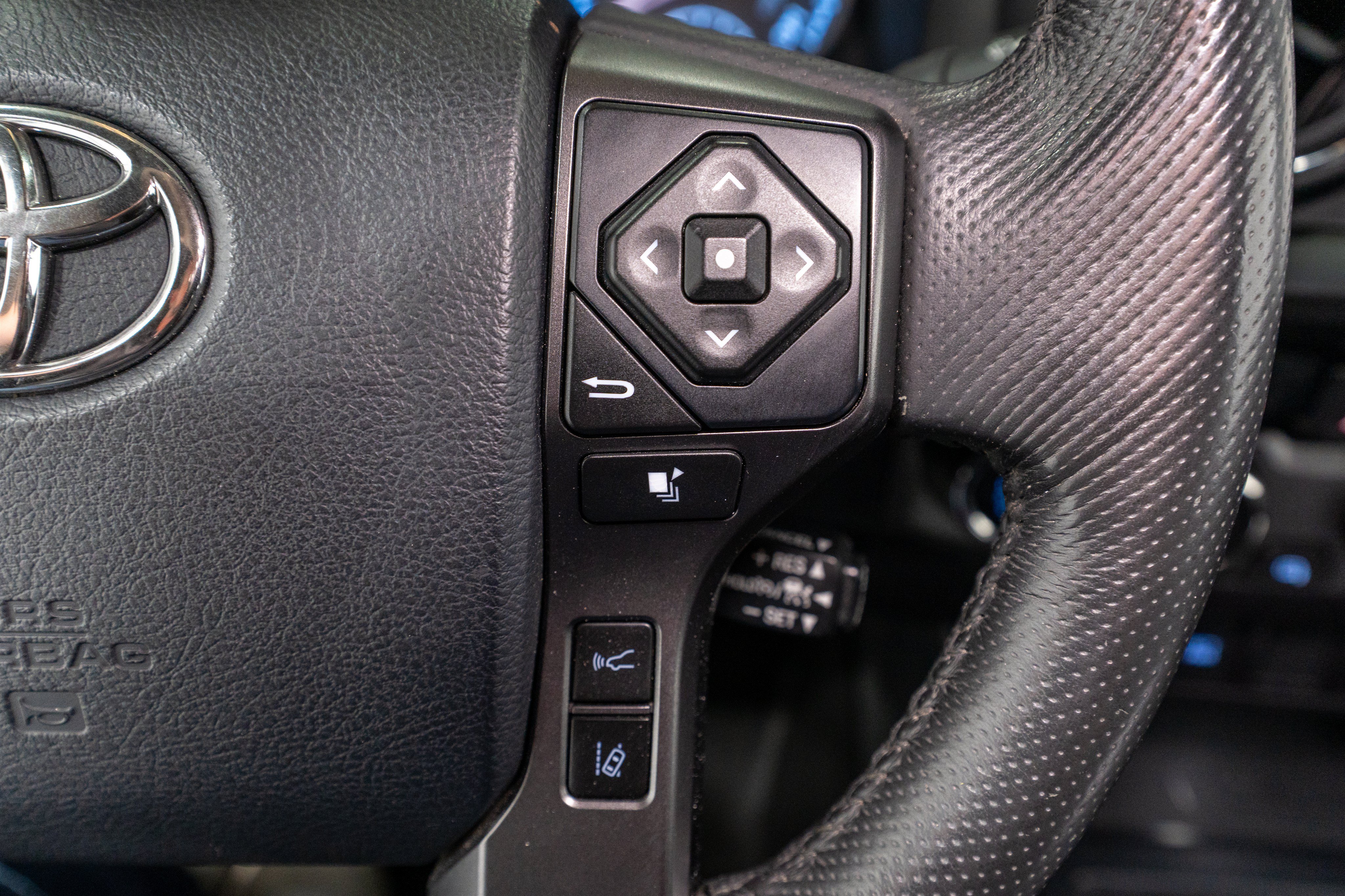 Used 2018 Toyota Tacoma TRD Off-Road AWD/4WD image 26