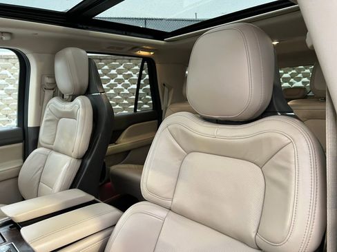 Used 2024 Lincoln Navigator L Reserve w/ Monochromatic Package image 15