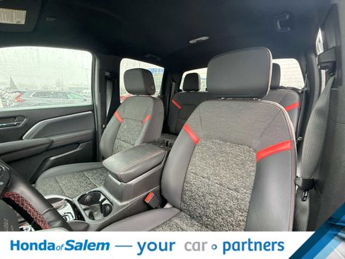 Used 2024 Chevrolet Colorado Z71 w/ Z71 Convenience Package 2 image 12