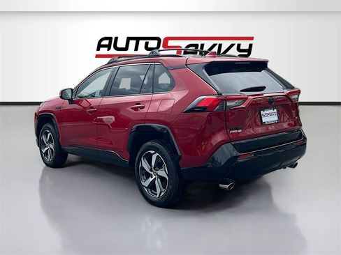 Used 2024 Toyota RAV4 SE w/ Weather & Moonroof Package image 5