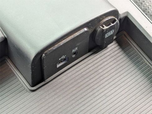 Used 2017 RAM 1500 Classic SLT w/ SLT Plus D￩cor Group image 24