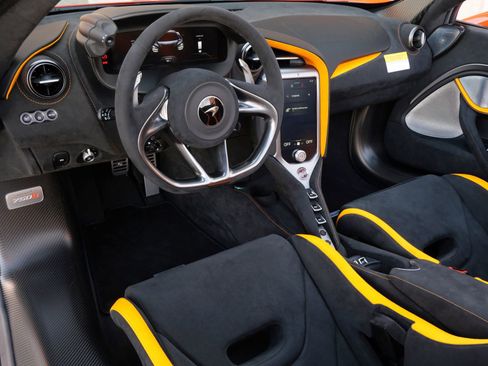 Used 2024 McLaren 750S Spider RWD image 8