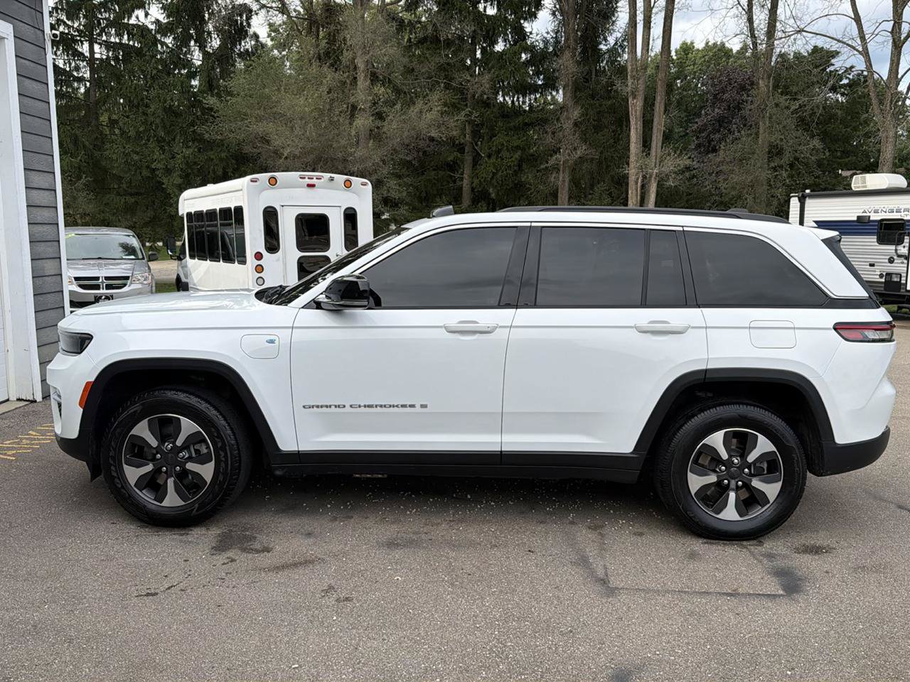 Used 2024 Jeep Grand Cherokee Limited 4xe AWD/4WD image 4