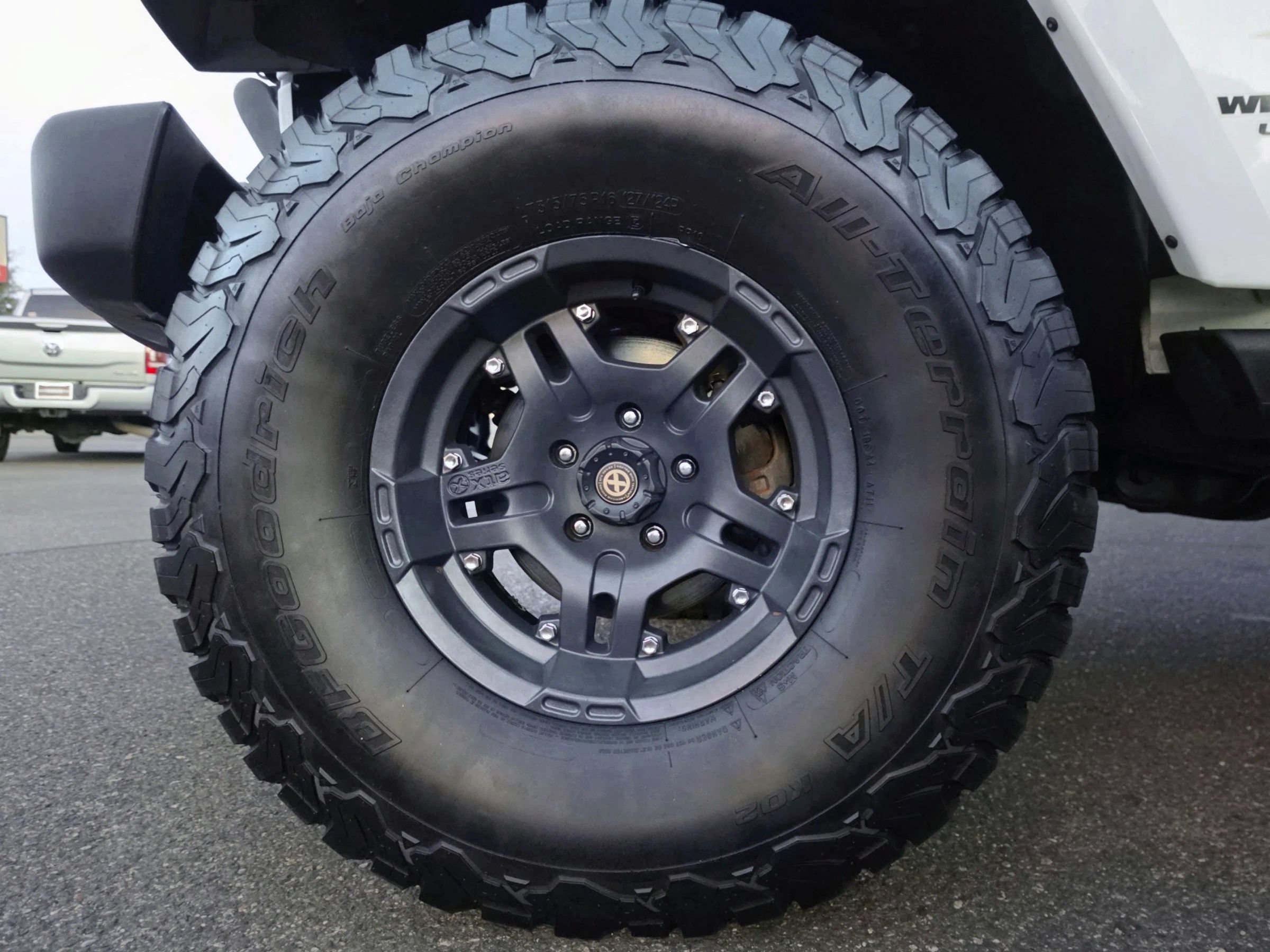 Used 2012 Jeep Wrangler Unlimited Sahara w/ Dual Top Group AWD/4WD image 35