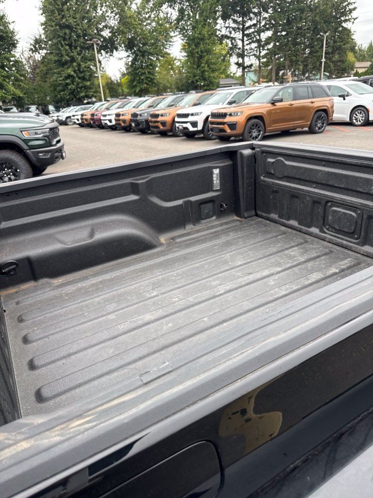 Used 2023 Jeep Gladiator Mojave w/ LED Lighting Group AWD/4WD image 7