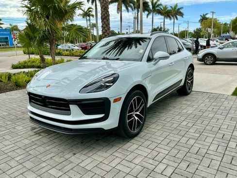 Used 2023 Porsche Macan AWD/4WD image 3