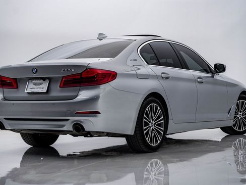 Used 2019 BMW 530e xDrive w/ Convenience Package image 9