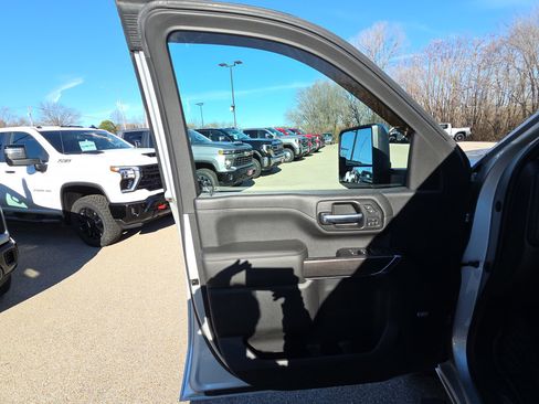 Used 2020 Chevrolet Silverado 2500 LTZ w/ LTZ Plus Package image 13