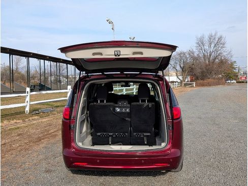 Used 2018 Chrysler Pacifica LX FWD image 13