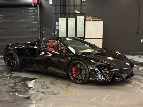 Used 2026 McLaren Artura Spider RWD image 1