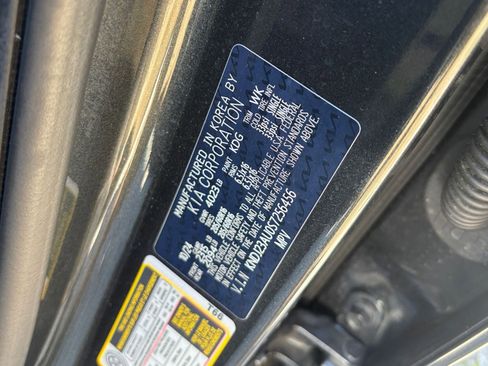 Used 2025 Kia Soul LX w/ LX Technology Package FWD image 29