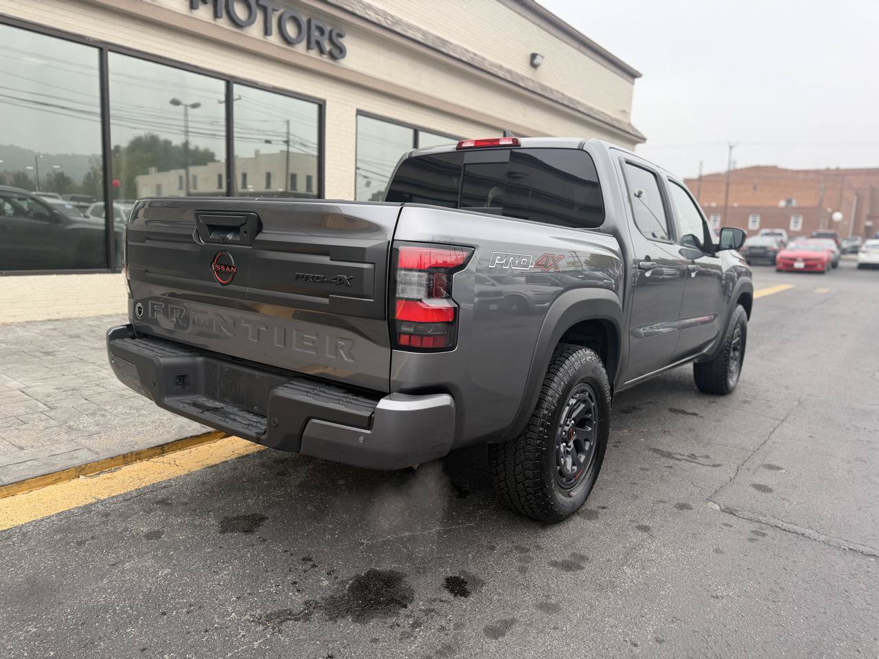 Used 2026 Nissan Frontier PRO-4X AWD/4WD image 3