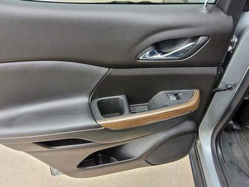 Certified 2023 GMC Acadia SLE w/ Driver Convenience Package image 18