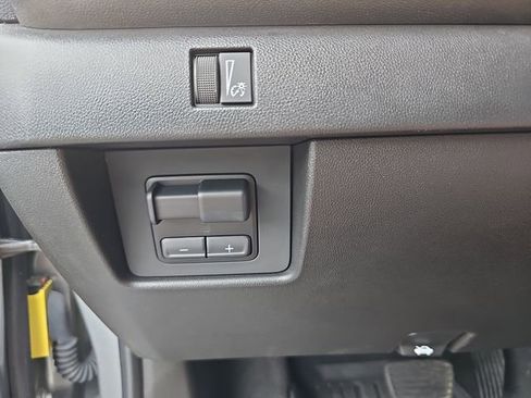 Used 2024 Chevrolet Colorado W/T image 29