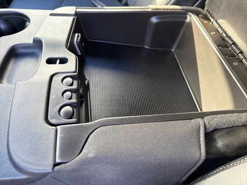 Used 2022 RAM 2500 Tradesman w/ Chrome Appearance Group image 26