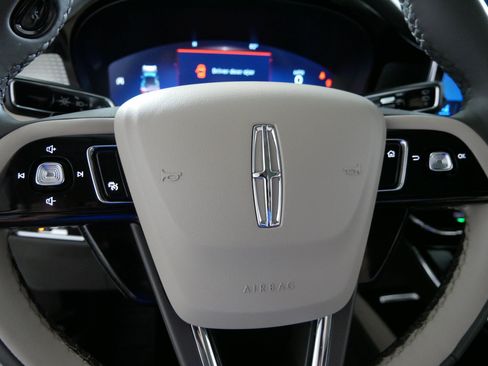 Used 2023 Lincoln Corsair AWD w/ Equipment Group 101A image 25