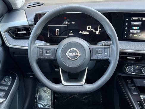Certified 2025 Nissan Kicks SV AWD/4WD image 18