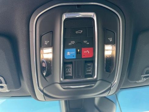 Used 2023 Jeep Grand Cherokee Altitude AWD/4WD image 52