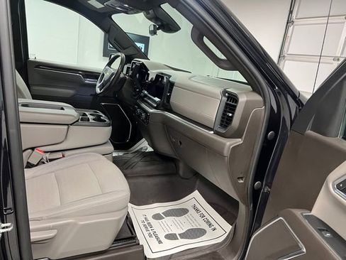 Used 2022 Chevrolet Silverado 1500 LT w/ Convenience Package II image 46