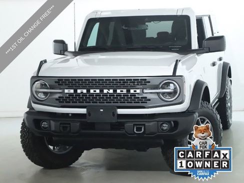 Used 2025 Ford Bronco Badlands image 1